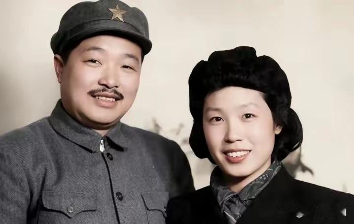 贺龙元帅的第五任妻子薛明。

她于1942年在延安与贺龙结婚，是贺龙元帅最后一位