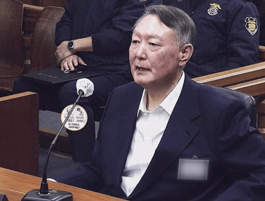 一听死刑两个字，尹锡悦涨红脸，他终于明白，李在明完全不给活路。
 
1月13日傍