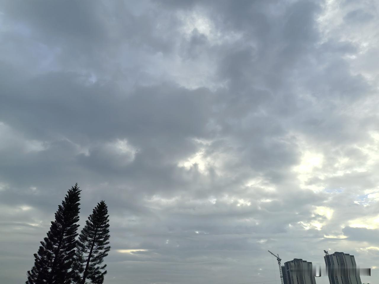 广东晴燥持续防火不能停！未来几天，广东天气依然是以晴燥为主，附赠些许散装雨。
