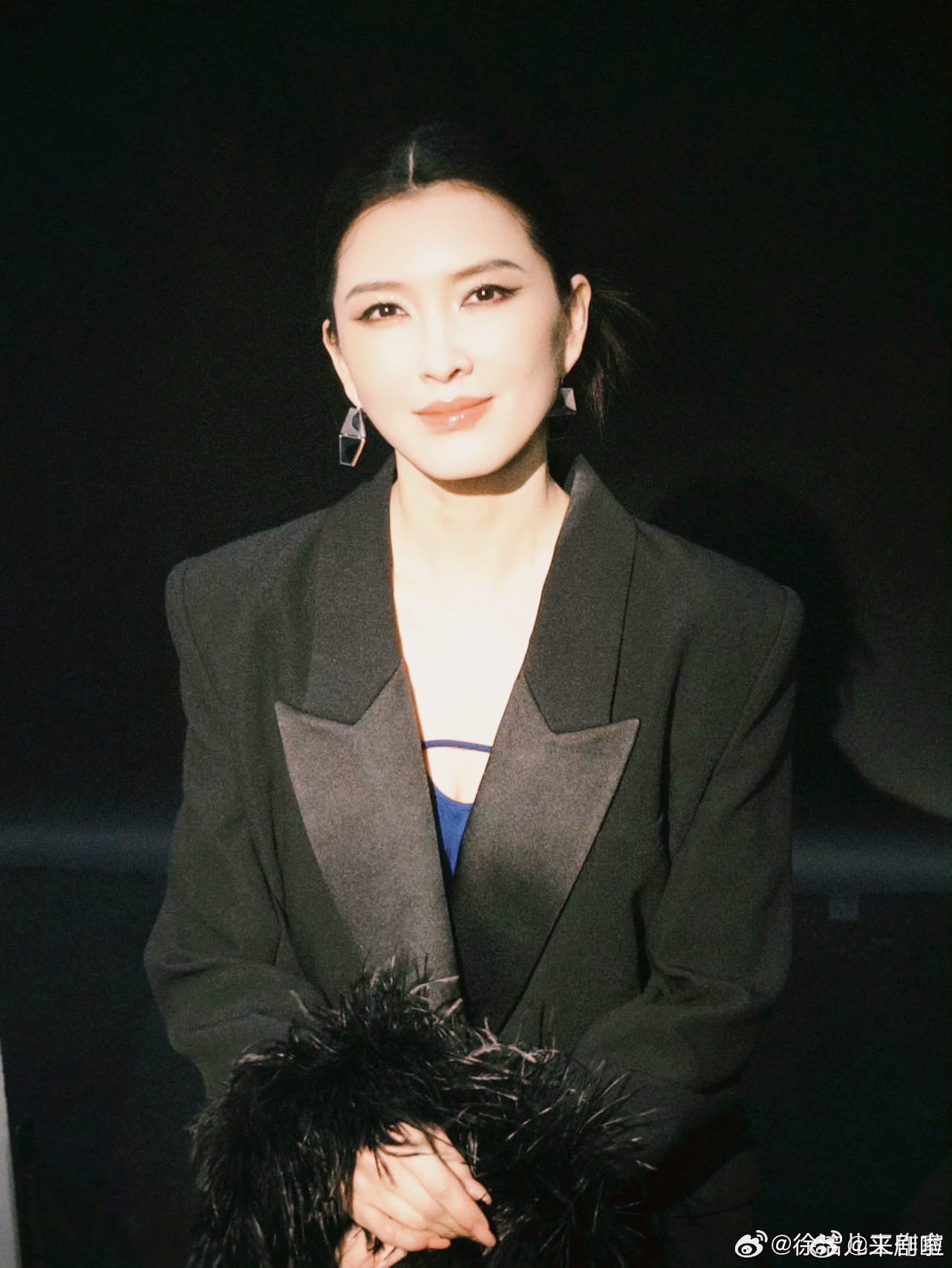 徐洁儿黑马 不得不说徐洁儿真的太牛了！舞台全程在线，气息稳、唱功强，高音炸裂又不