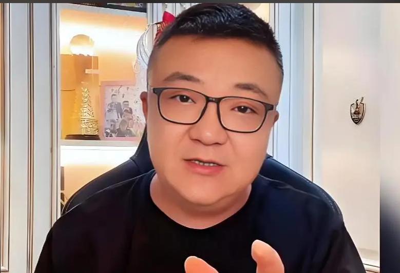令人泪目，董老师现场发奖金！
在中国足球小将参加意大利杯邀请赛获得冠军之后，董路