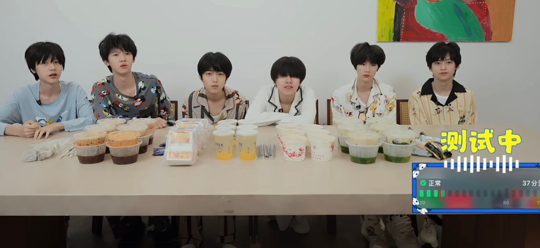 李煜东怎么做到刚醒来顶着鸡窝头，完全没有黑眼圈也不水肿，脸也不暗沉的…依旧唇红齿