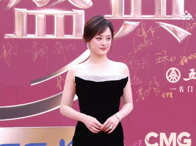 孙俪CMG盛典红毯压轴！
这次视后来了不少，孙俪和宋佳咖位都挺大，但是最终还是孙