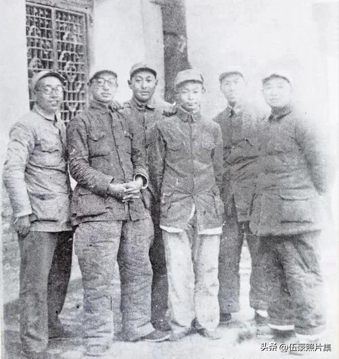 1946年，晋冀鲁豫野战军第四纵队司令员陈赓与他麾下骁勇善战的第十一旅主要领导干