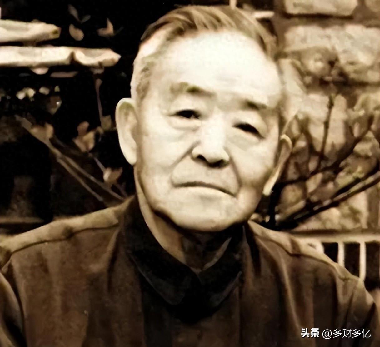 格局炸裂！战功赫赫的野战军副政委被断崖降职，隐忍实干逆袭成国家栋梁
 
1952