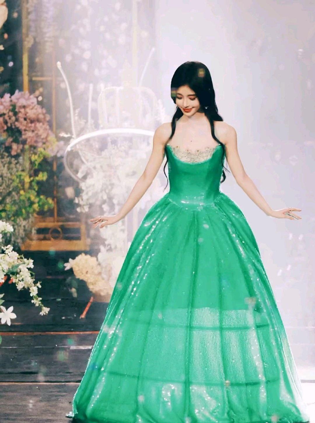 鞠婧祎鞠婧祎含泪拥抱十年老粉 jjy鞠婧祎露‬芜衣 jjy鞠婧祎月鳞绮纪 jjy