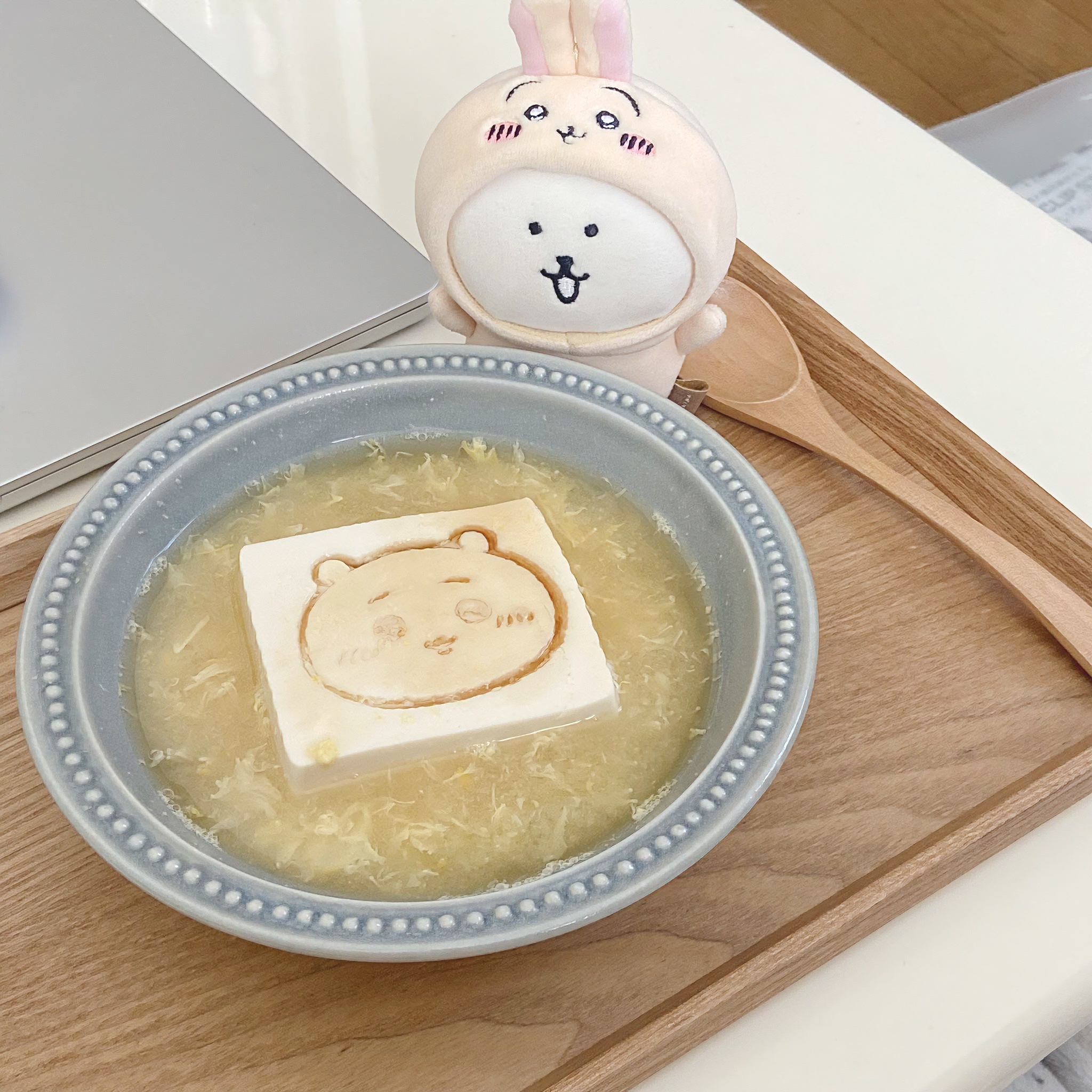 .　　　 ∧　∧　  　(。-⩊-。)☆.*゜゜UU゜゜*. ☆ ​​​