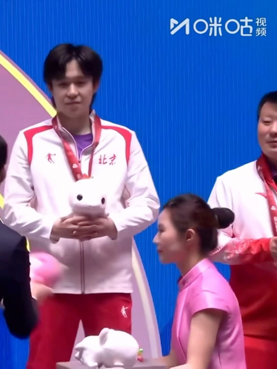 凑齐一对大湾鸡