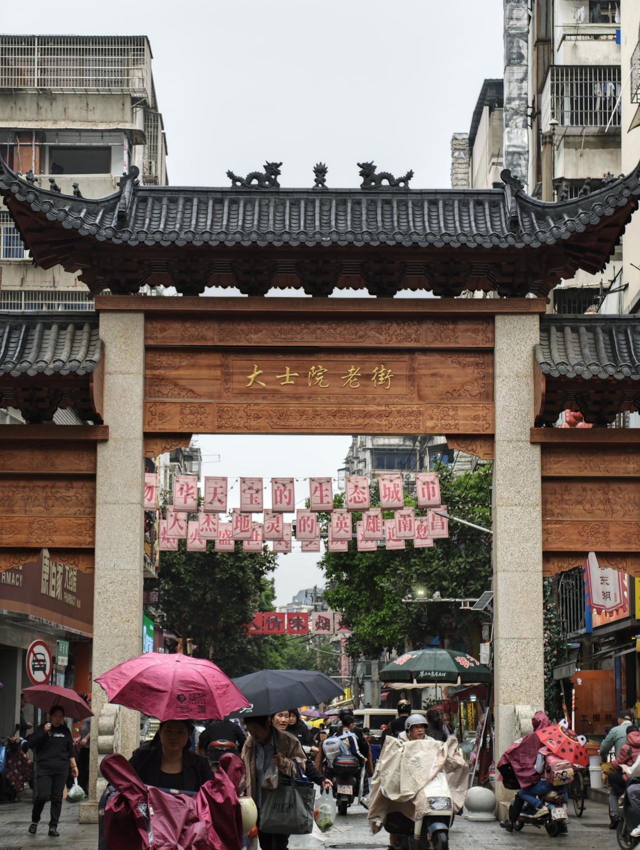 如果说要去一个地方旅游，我们总要问一个问题：先去哪儿尝尝特色美食？

对于南昌的