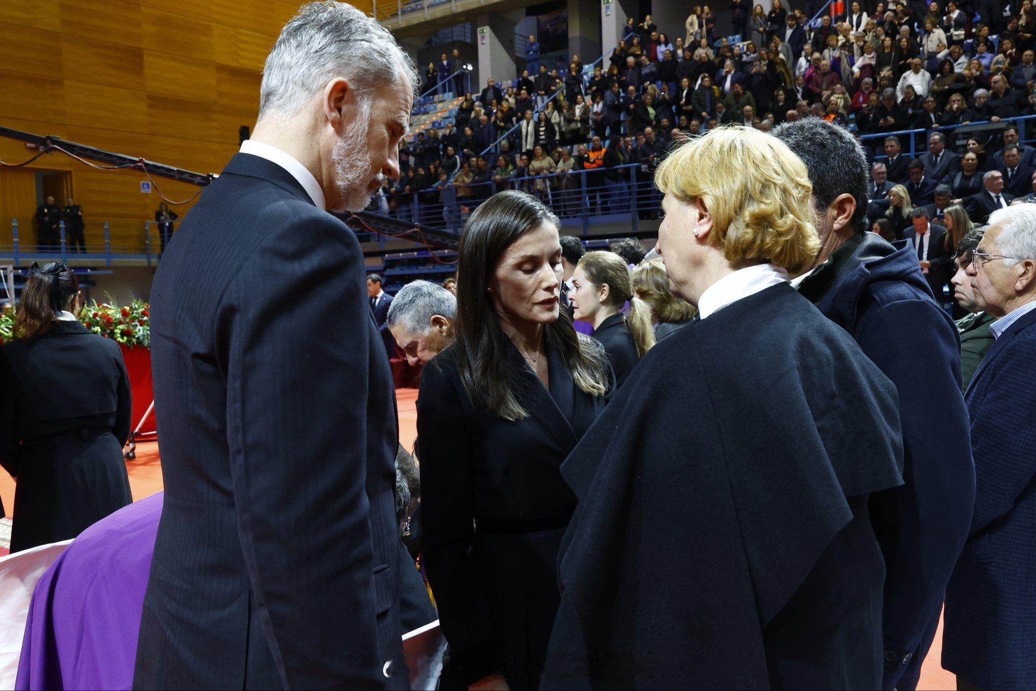 1月29日，西班牙国王和王后在席为科尔多瓦高速铁路脱轨相撞事故45名遇难者举行的