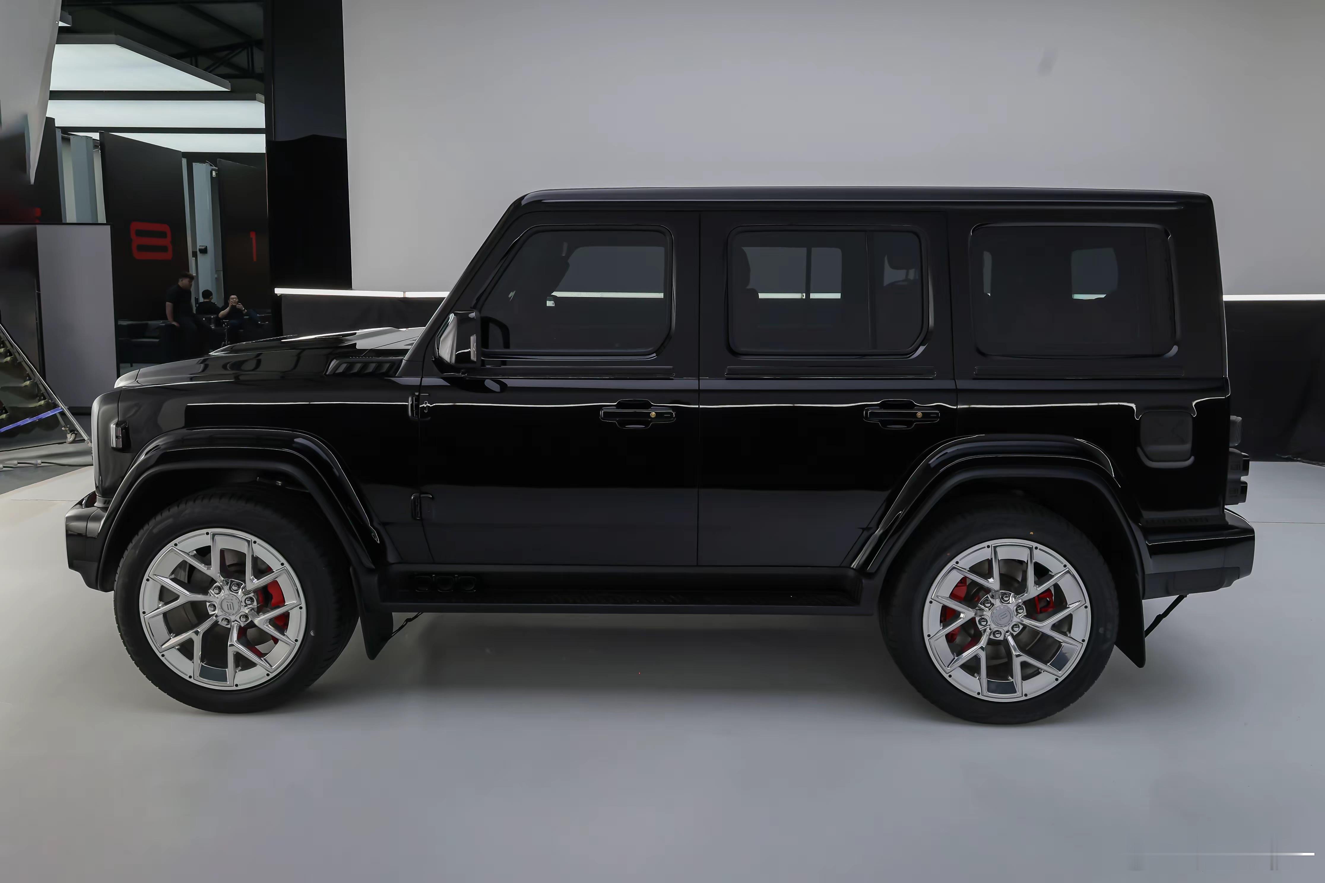 BJ81看着还真不错，大梁、方盒子、增程四驱北京越野找到爆款的感觉了 