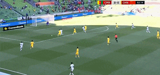 国足9分钟连丢2球0-2喀麦隆！开局崩盘+禁区漏人，世预赛备战再遭重创北京时间3