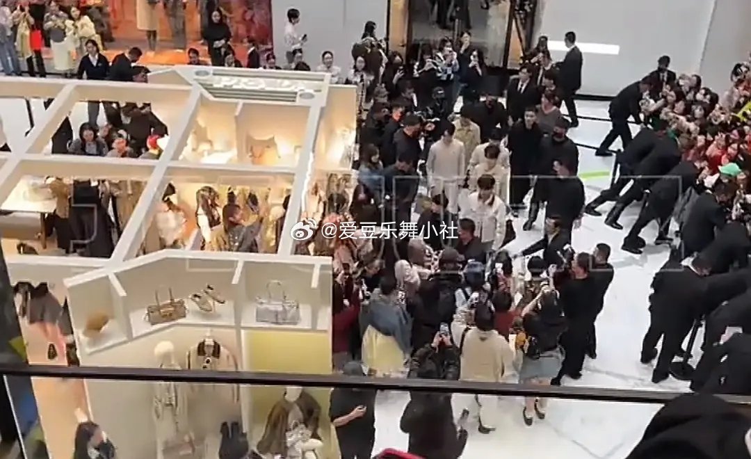 TOP北京SKP站台保安尽力了 