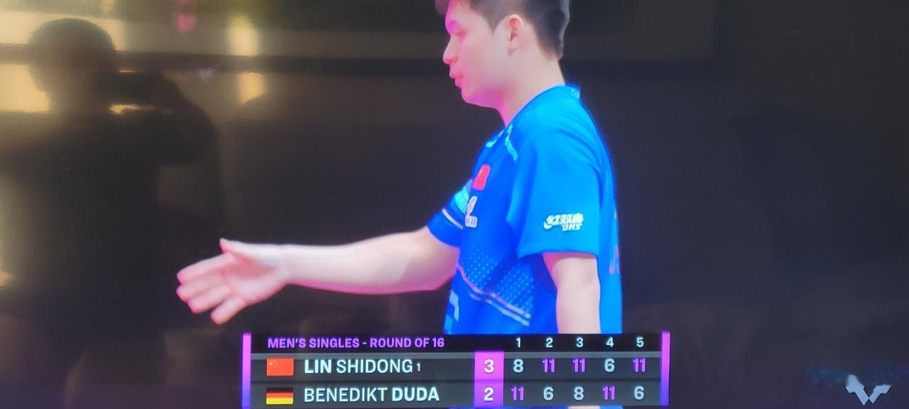 小石头3:2战胜杜达，有惊无险晋级八强！
小石头一上场，8:11输了首局。还好，