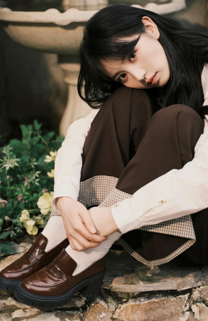 田曦薇美得跟什么似的 田曦薇生日写真，美得跟什么似的生日快乐呀！期待新作品 ​​