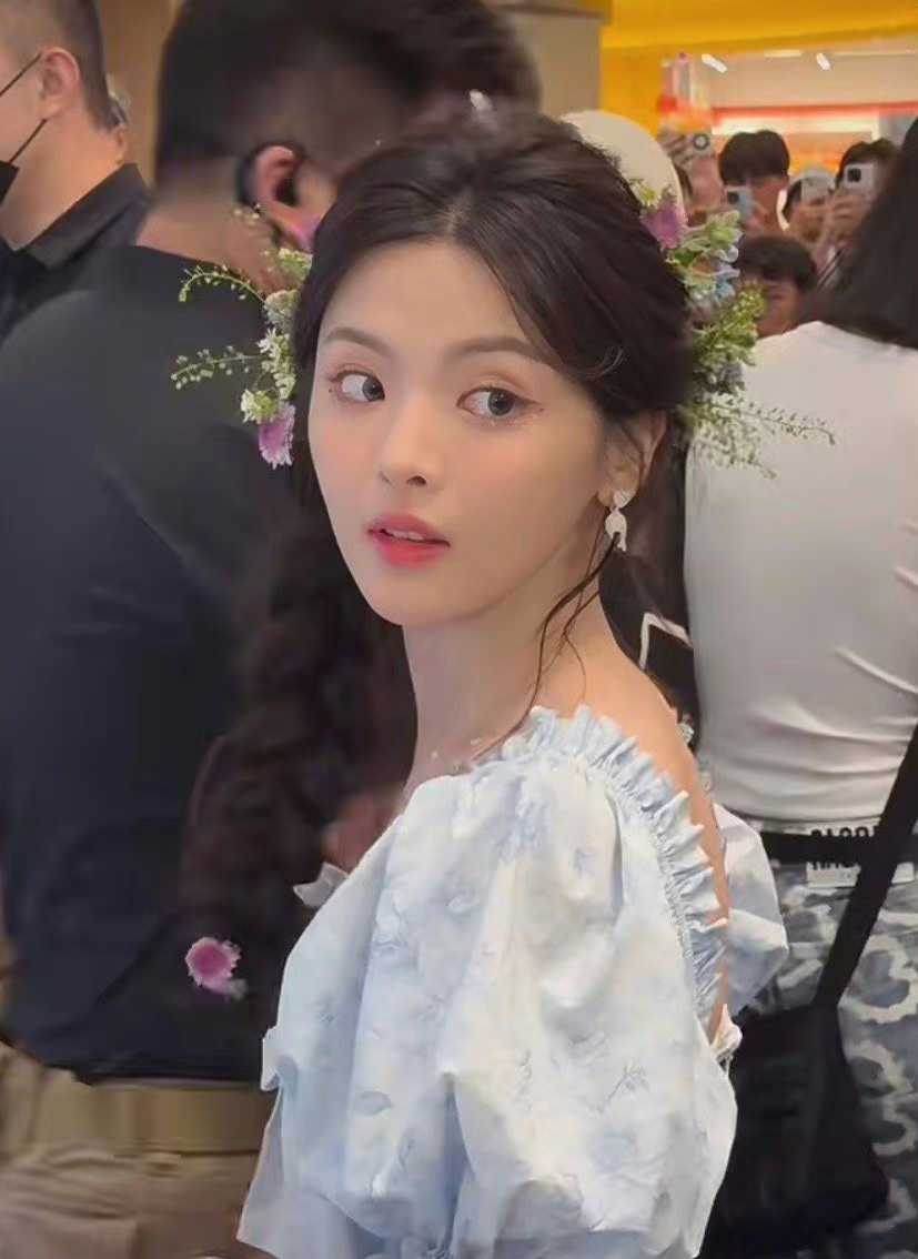 杨超越脸确实完美，为什么人气却不高？ ​​​