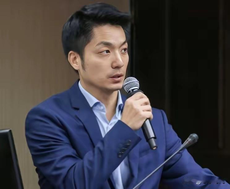 台北市长蒋万安发表声明，7月11日，台北市长蒋万安针对巴威台风引发的台风假争议作