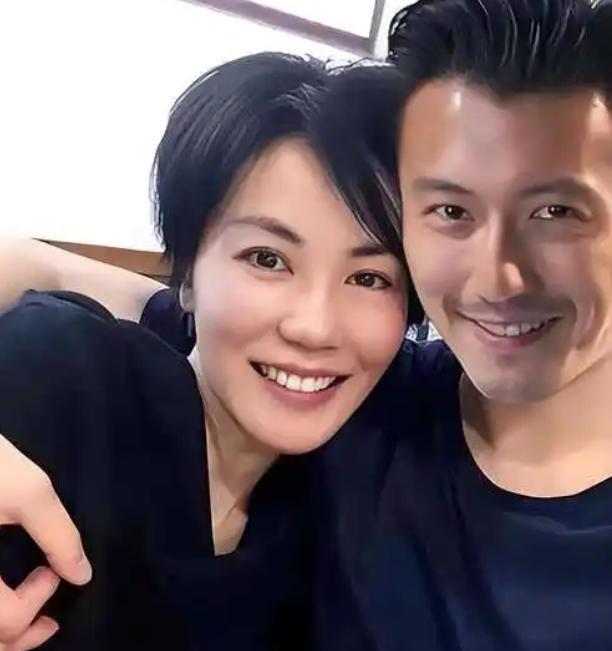 谢霆锋之所以离不开王菲，原因其实很纯粹。除了王菲长得好看、性格顺从之外，最关键的