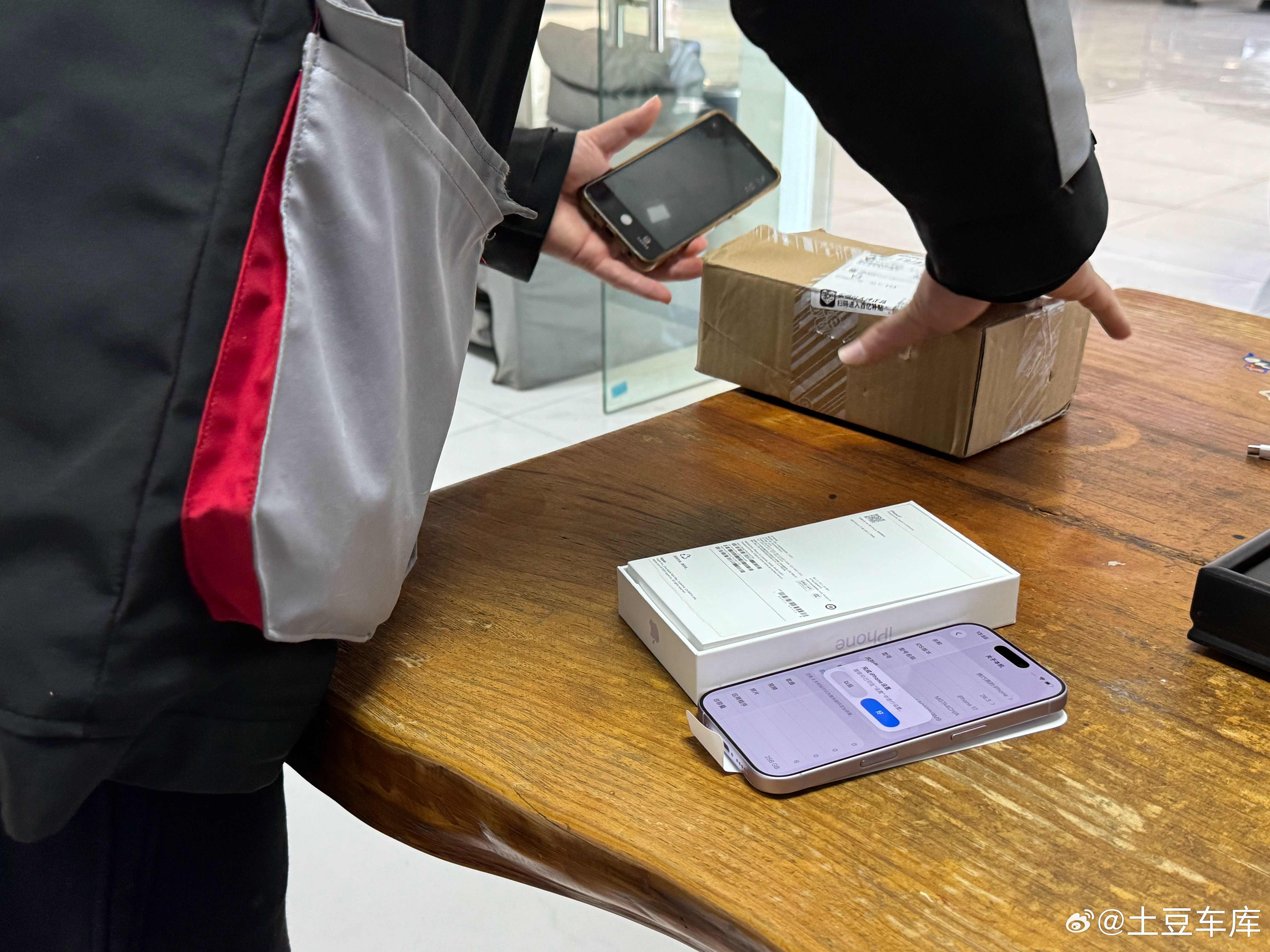 在拼多多买的手机需要现场开机 激活5399 苹果17 紫色