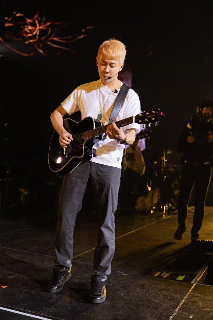 陶喆头发管理有多严格 陶喆这头发管理严格程度没谁了！出国巡演漂金发，说这颜色坚挺