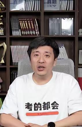 张雪峰直播时这番话，句句扎心又清醒，值得所有孩子和家长反复听。
 
读书从不是为