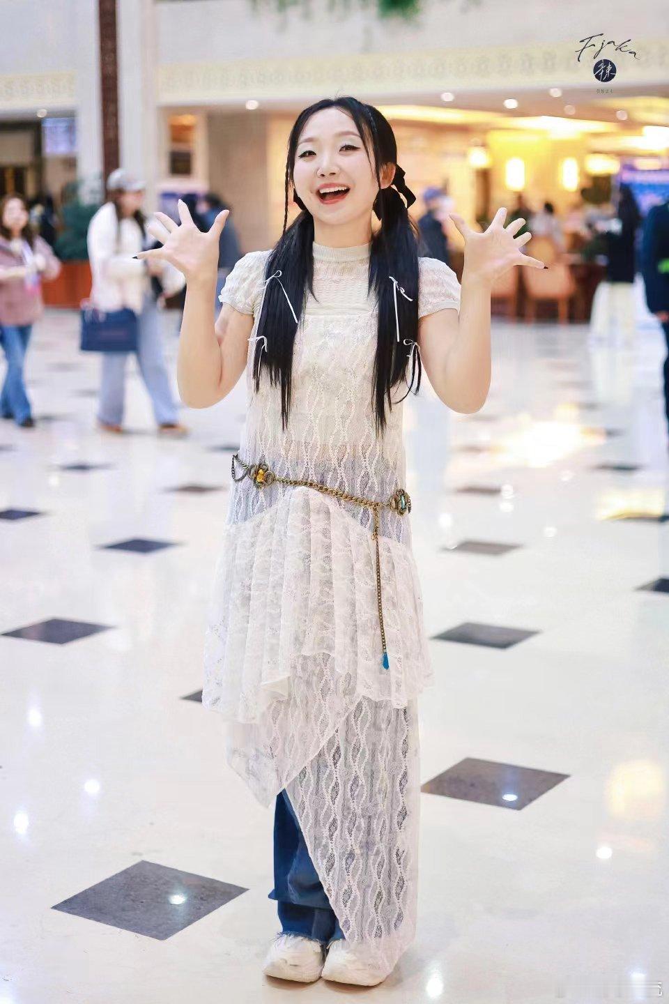 李嘉琦逆应援投喂粉丝 李嘉琦太会宠粉了吧！逆应援投喂粉丝，给足惊喜。看浪姐6路透