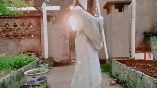 图1：大侠也这么随意啊，对住的地方都没有要求？
图2：什么玩具啊，很高级的样子。