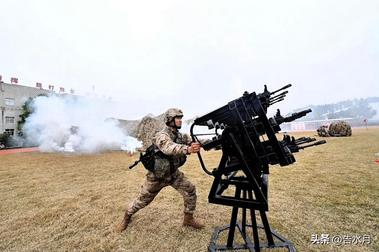 部队的新玩意，有人知道这是干嘛的么？[吃瓜群众]

一个架子把12把95步枪放置