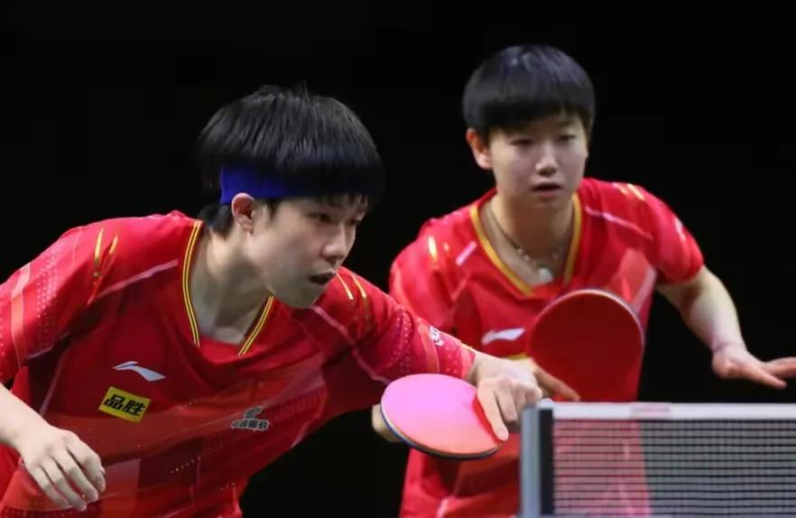 实时战况 国乒距离冠军宝座近在咫尺！
中国🇨🇳6-0韩国🇰🇷
第一盘：王
