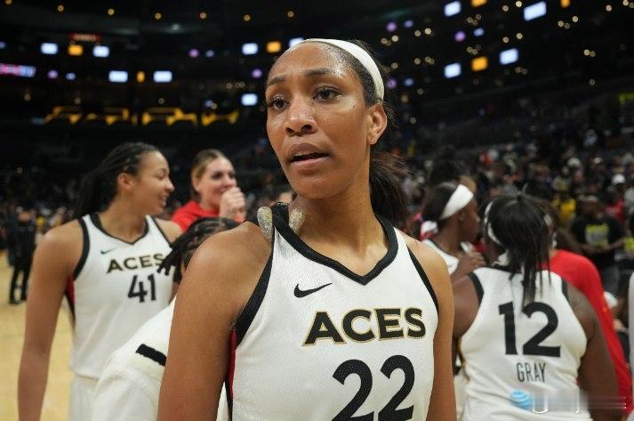 wnba篮球 Los Angeles Sparks本赛季依旧处于重建与成长阶段，