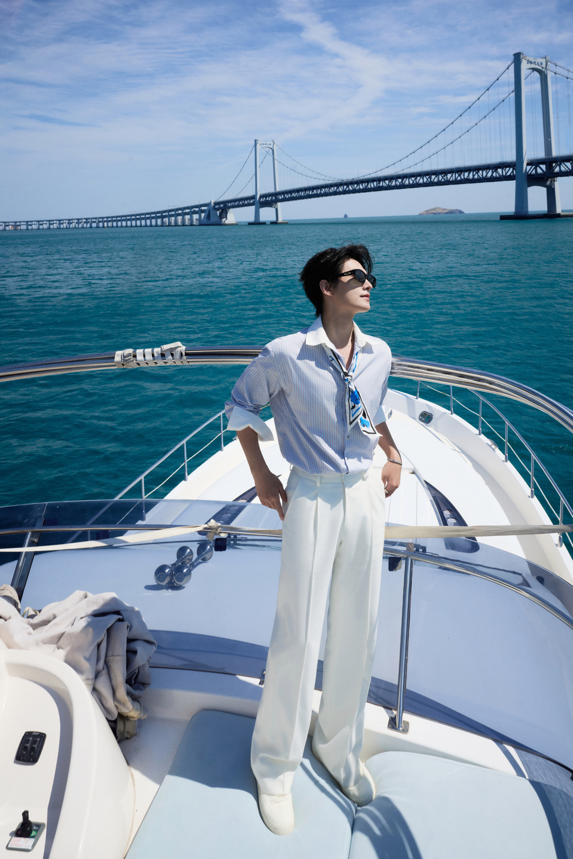 杨洋 × 今日营业造型大片 🌊📸 杨洋大连