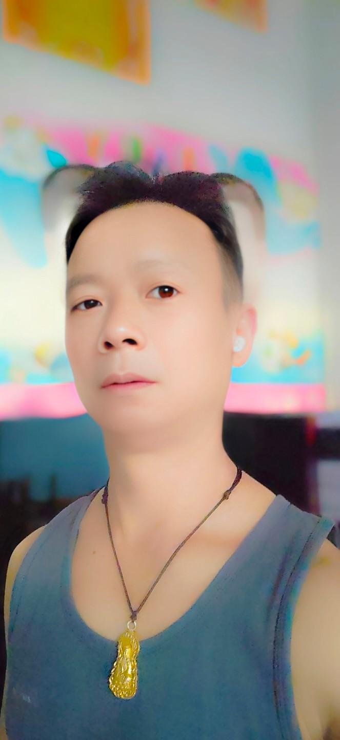 孩子到底要不要割包皮，这可让不少家长犯难。其实判断有不少依据。像包皮过长，要是长
