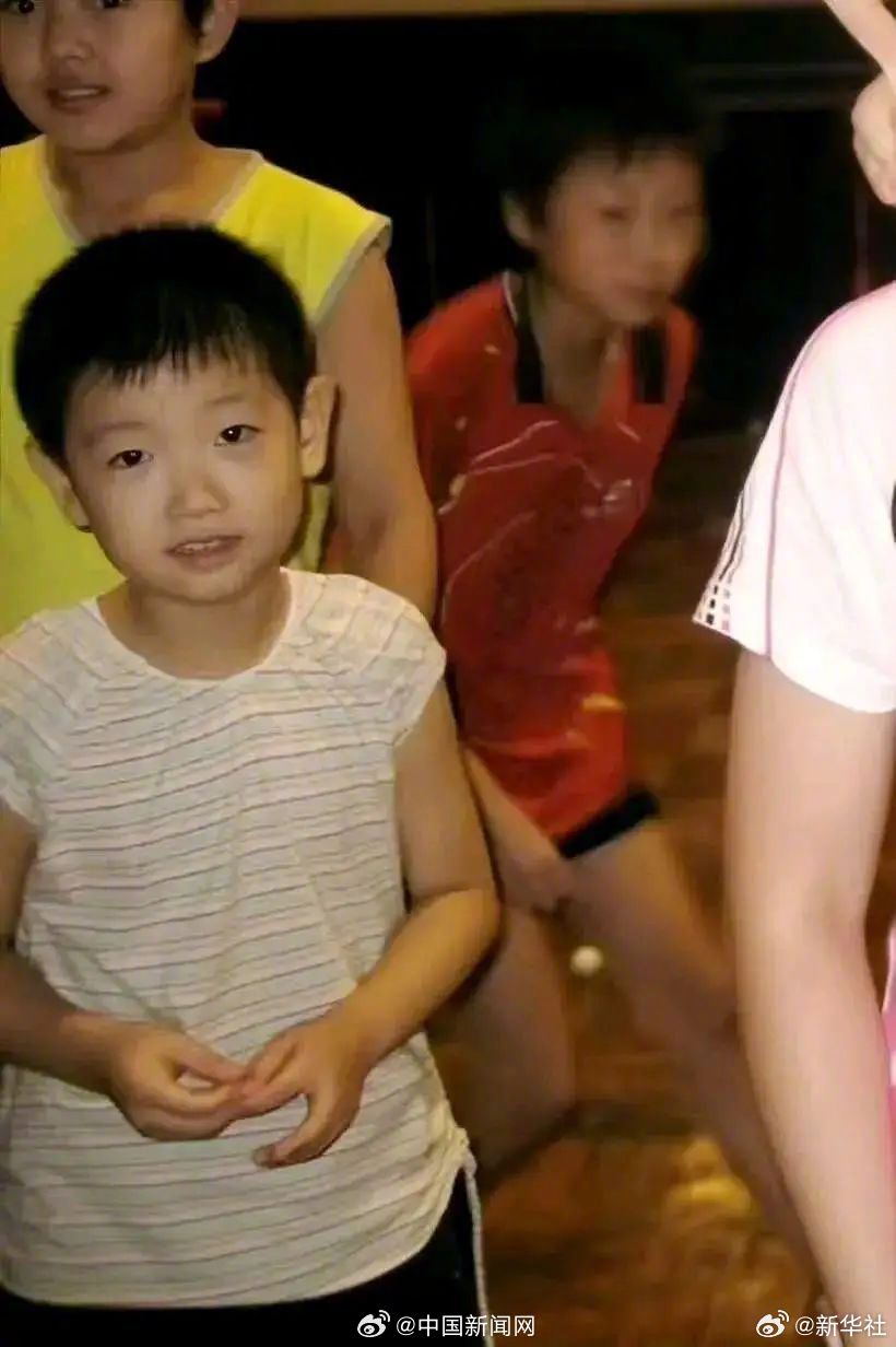 【#孙颖莎樊振东全红婵们等比例长大#】#体育健儿童年萌照# 今天是六一#儿童节#