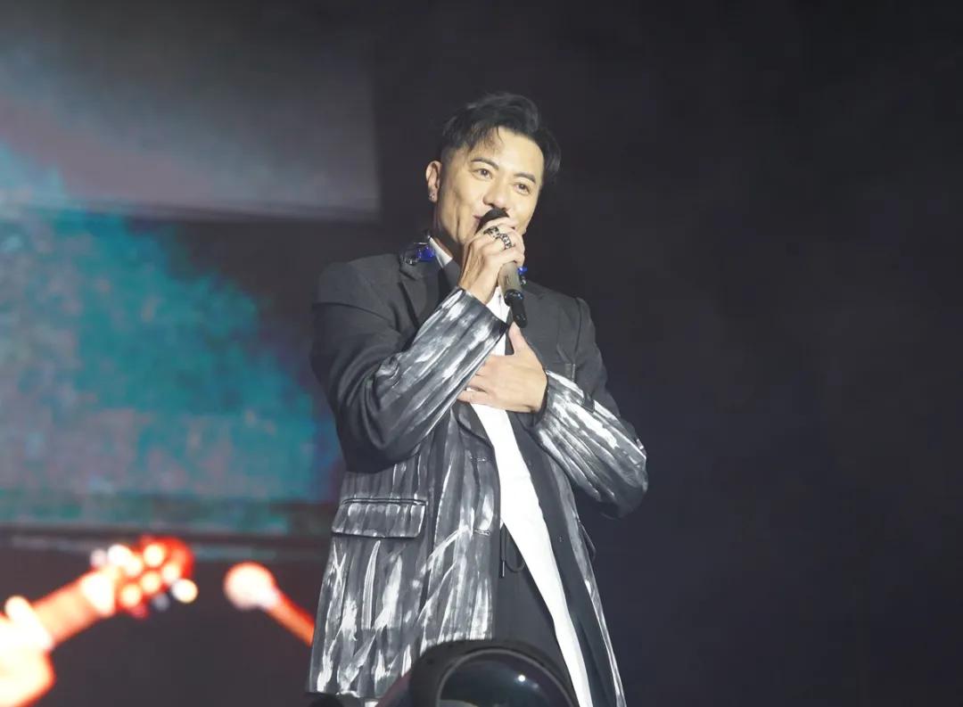 原本定于10月4日晚在
怀集县体育馆举办的苏永康演唱会由于某种原因被取消。

不