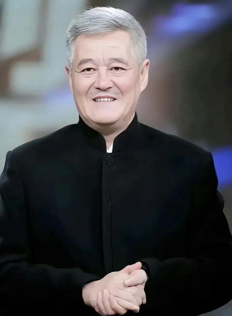 一代“小品王”彻底告别舞台！
近日，赵本山女儿直播透露父亲已彻底退出演艺工作，选