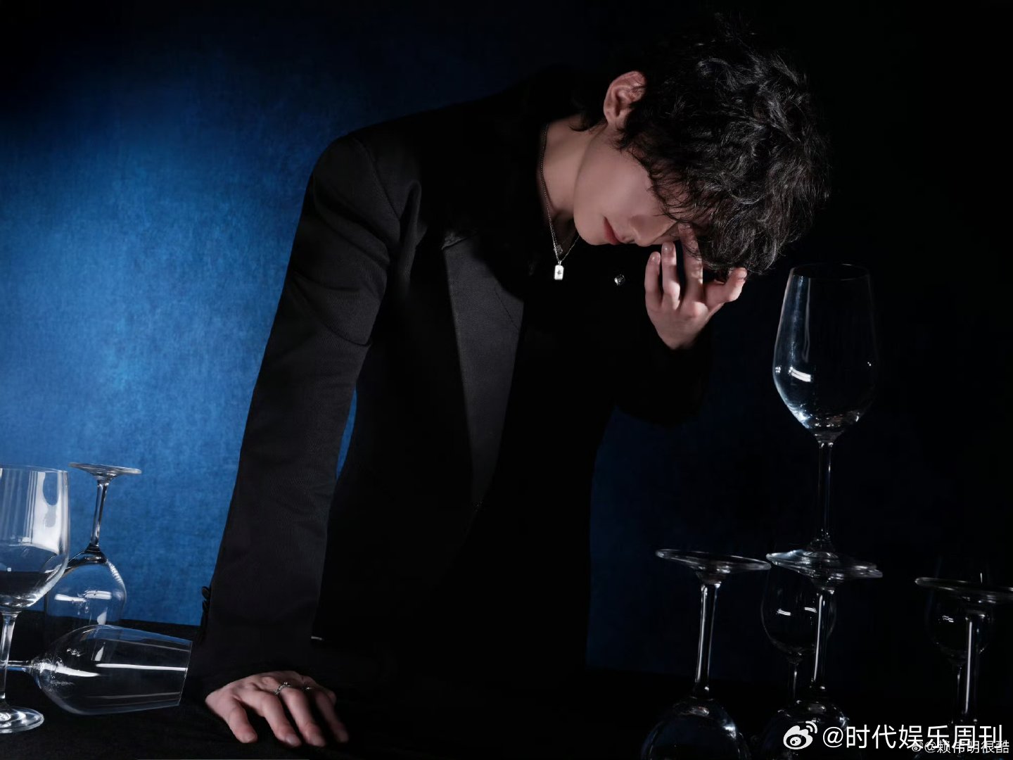 赖伟明 地上有人赖伟明的温柔藏在细节里！全程小心翼翼守护大家安全，看到有人摔倒第