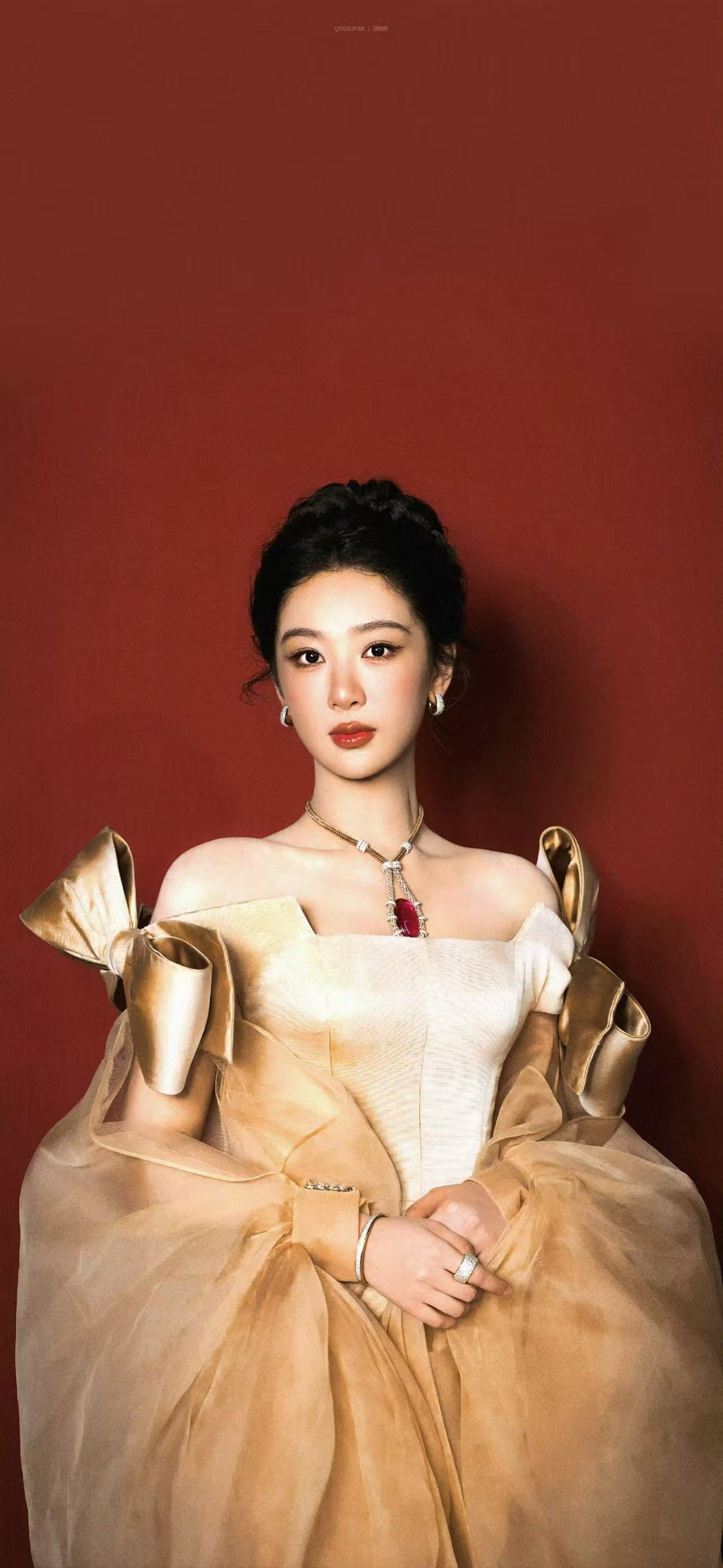 今天就让我们一起为这个集才华美貌实力善良于一身的女孩子祈祷吧！紫式玄学一定要发力