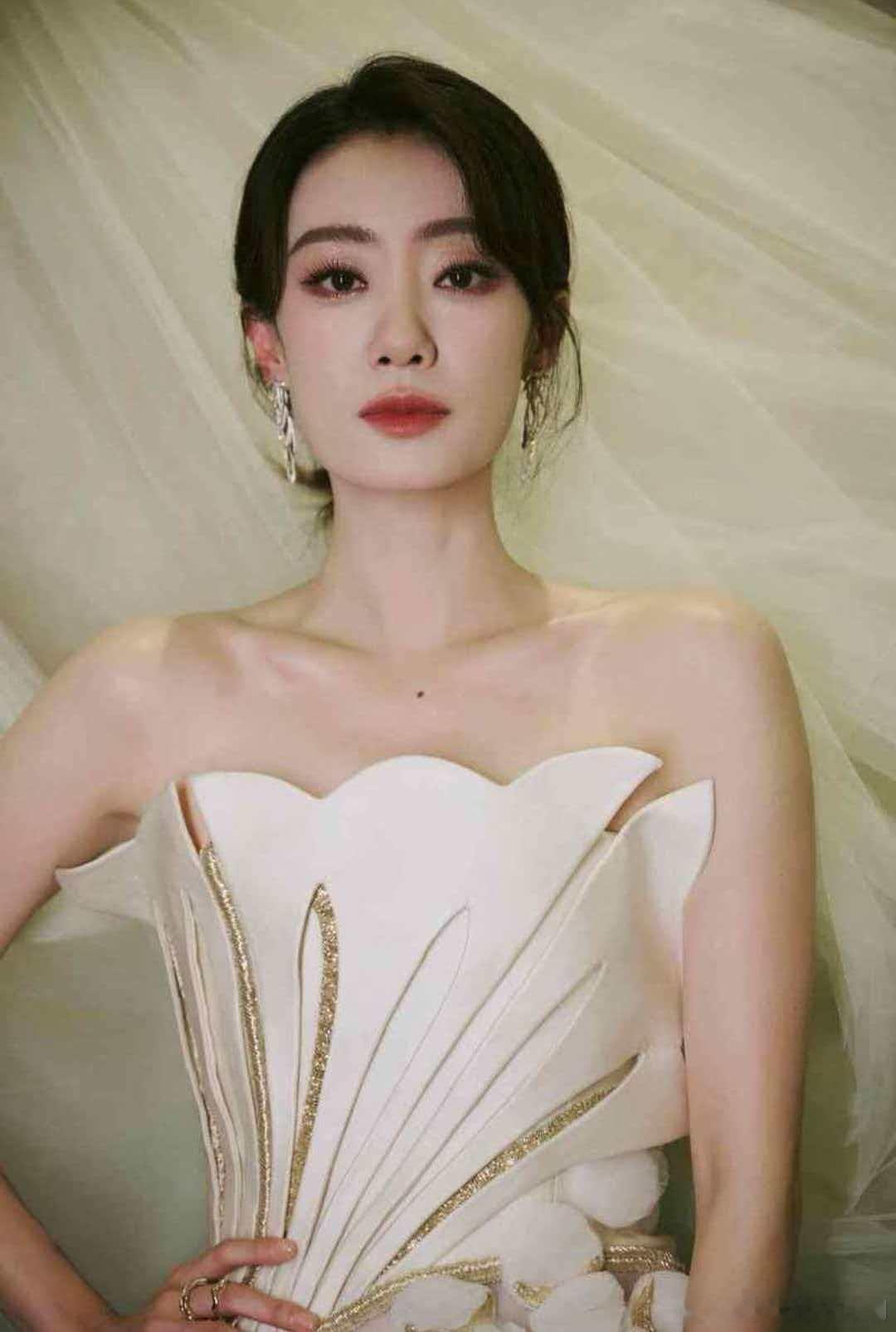 正午阳光新剧官宣女主张小斐正午阳光新剧官宣啦，女主确定是张小斐，强强联手太让人期