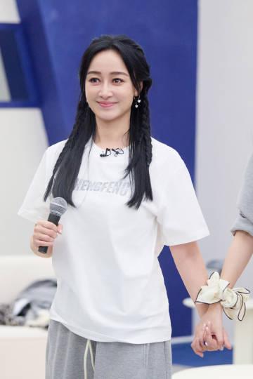 赵子琪参加浪姐没热度一轮游，反而被淘汰后硬刚节目组，要爆浪姐的料而冲上了热搜第一