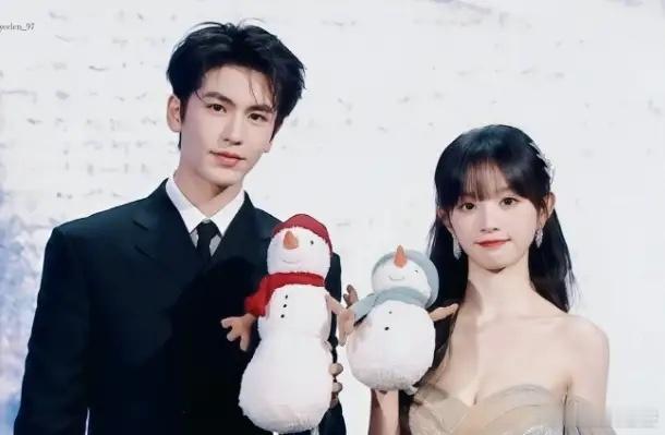 张凌赫田曦薇合体剧宣张凌赫和田曦薇在拍《逐玉》的时候相处的真不算愉快，两家粉丝一