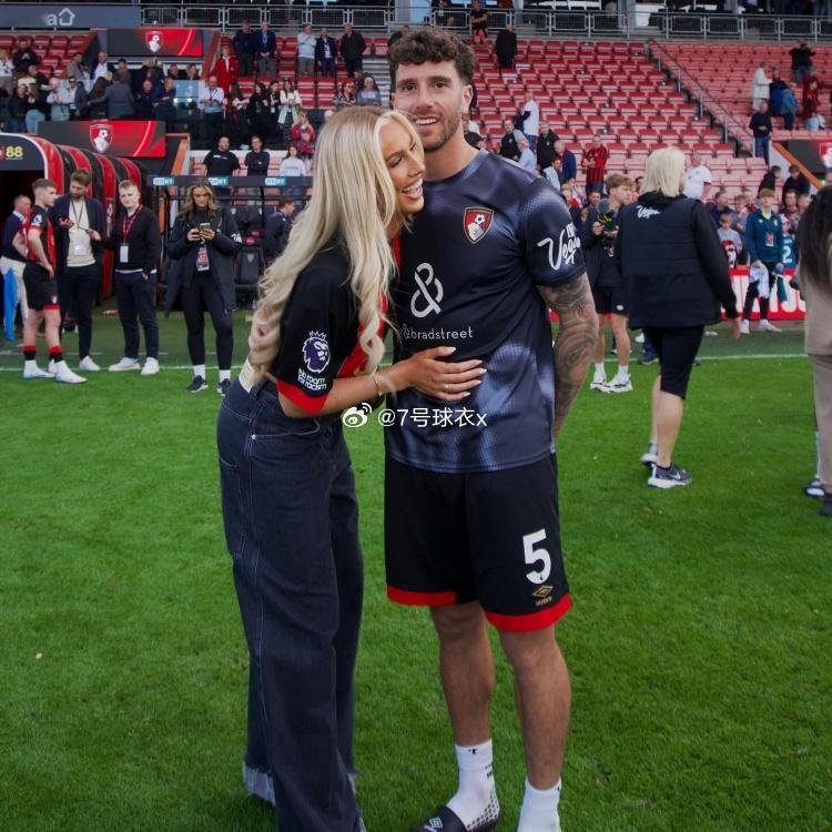 世体报道，马竞有意免签伯恩茅斯中卫马可·塞内西。28岁的阿根廷中卫马可·塞内西合