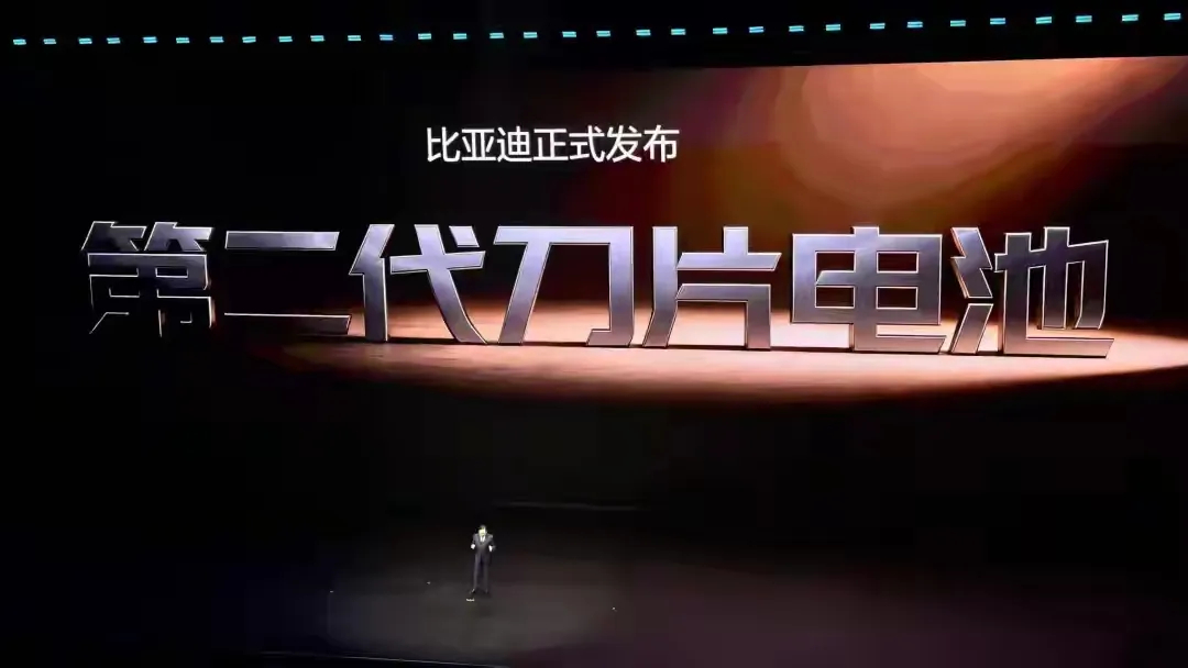 油价今晚正式宣布“破9”！当然油价上涨影响的不止是加油 还有我们的衣食住行！接下