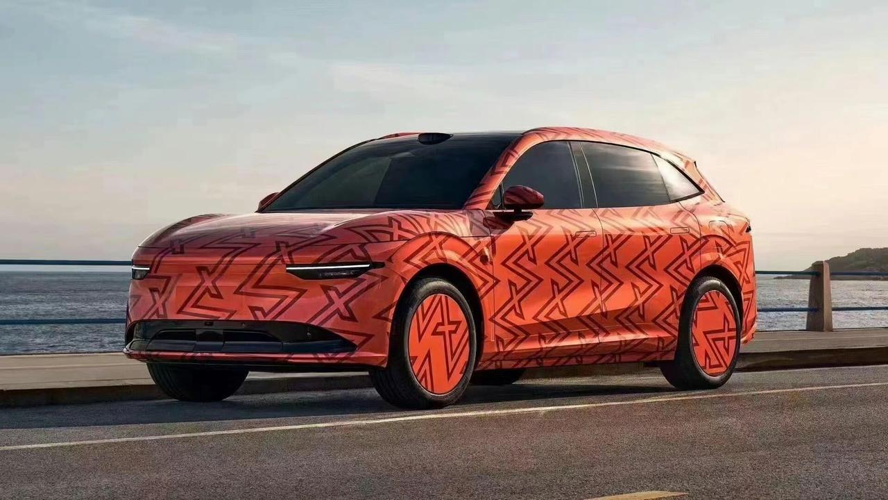 极氪全新纯电SUV CX1e官方伪装图来了
我觉着大家基本能看出来造型是哪样
走