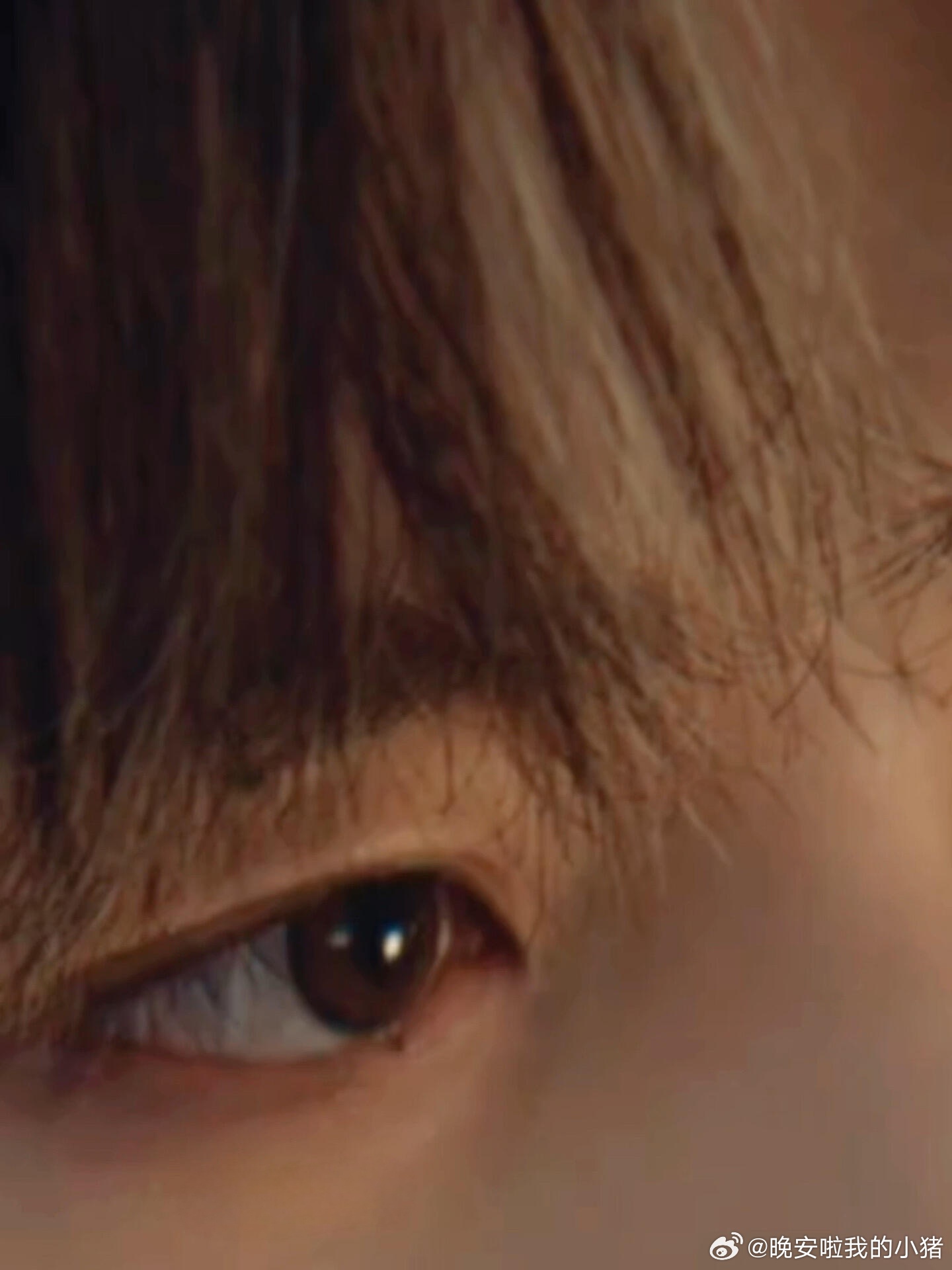 郭敬明分享图片，特殊的眉间痣这不就是邓为吗