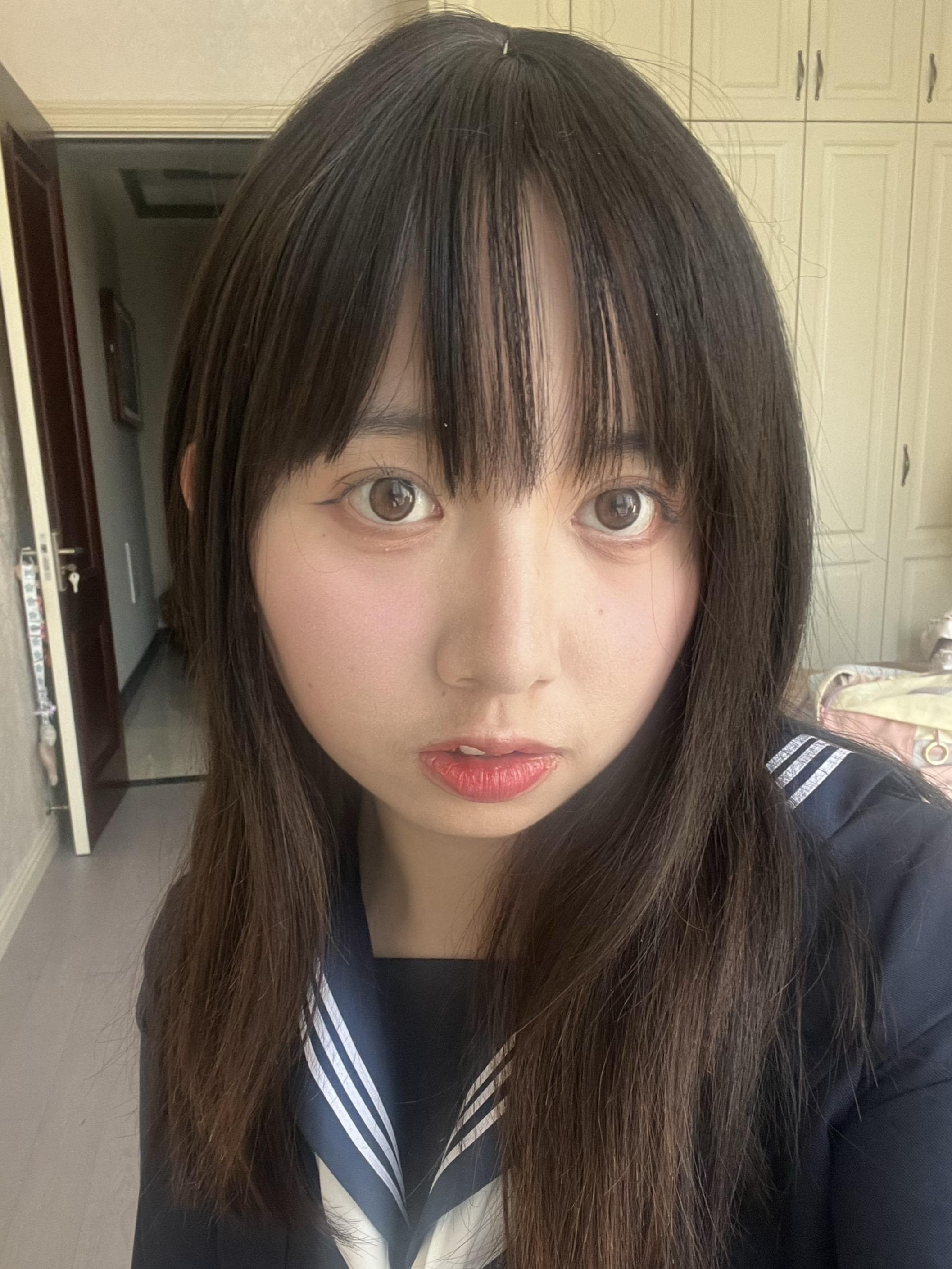有一对住附近的夫妻，男士走过来对我说，他觉得我穿洛丽塔特别好看，给他印...