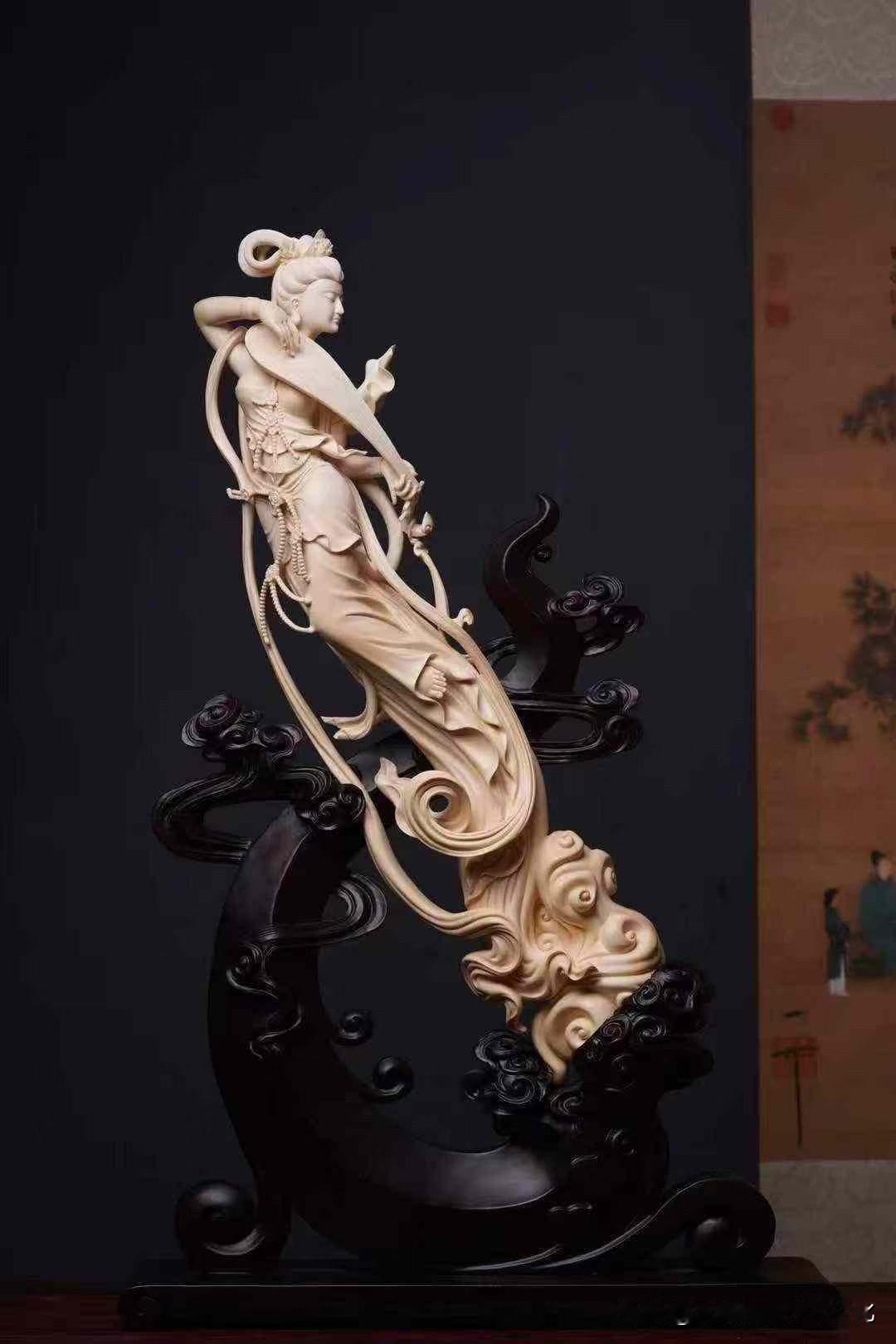 衣袂凌空，身姿欲飞。

敦煌飞天以镂空精雕呈现，将壁画中的流动之美化为立体艺术。