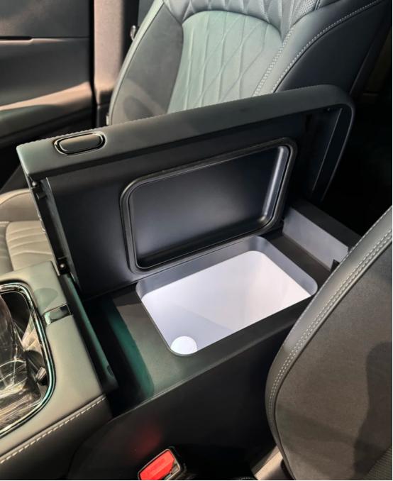 领克08 EM-P车载冰箱用下来，日常够用
车载冰箱好不好用，主要看容量和温度范