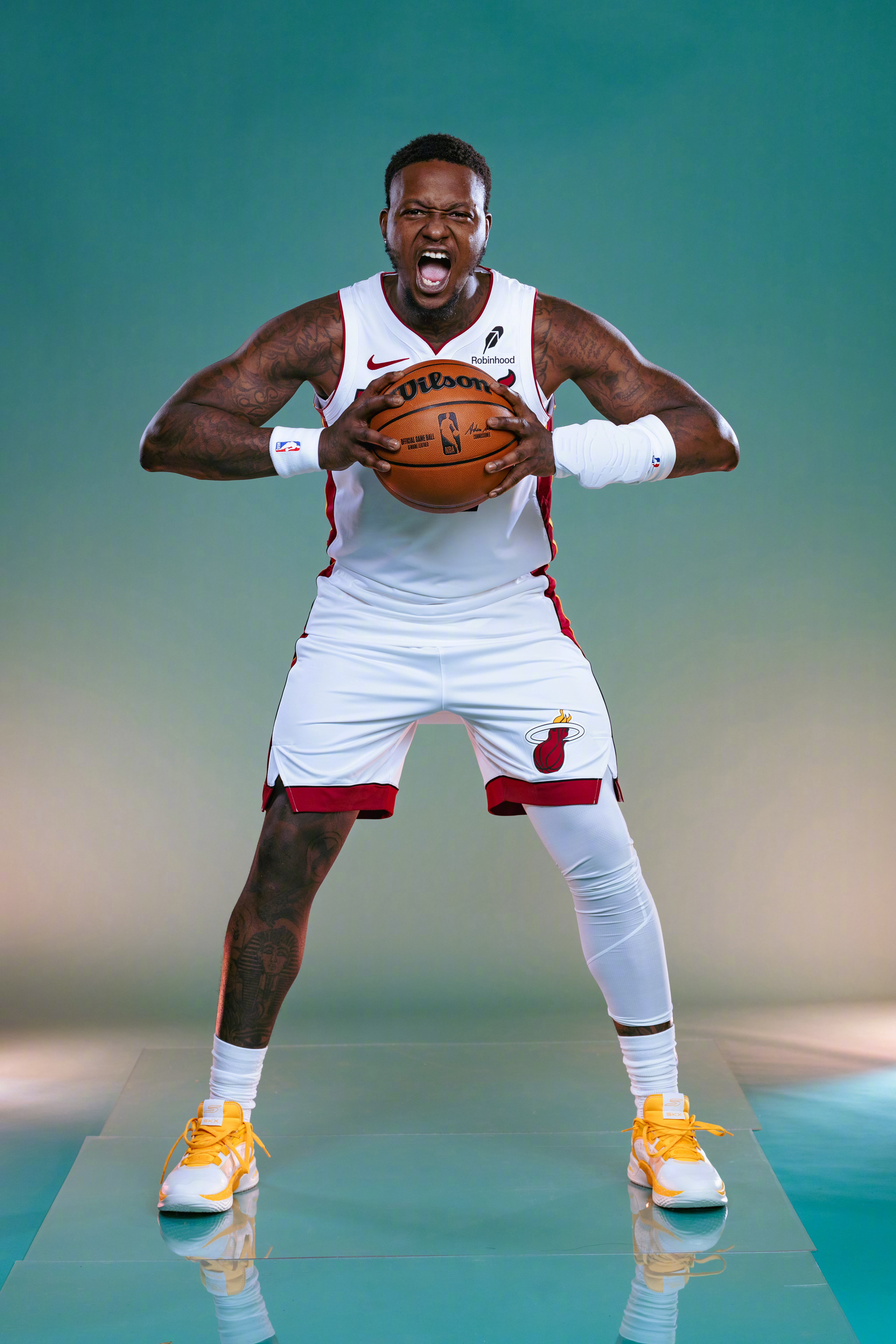 Ira Winderman：根据多个 NBA 源的消息，热火队至今尚未收到联盟关