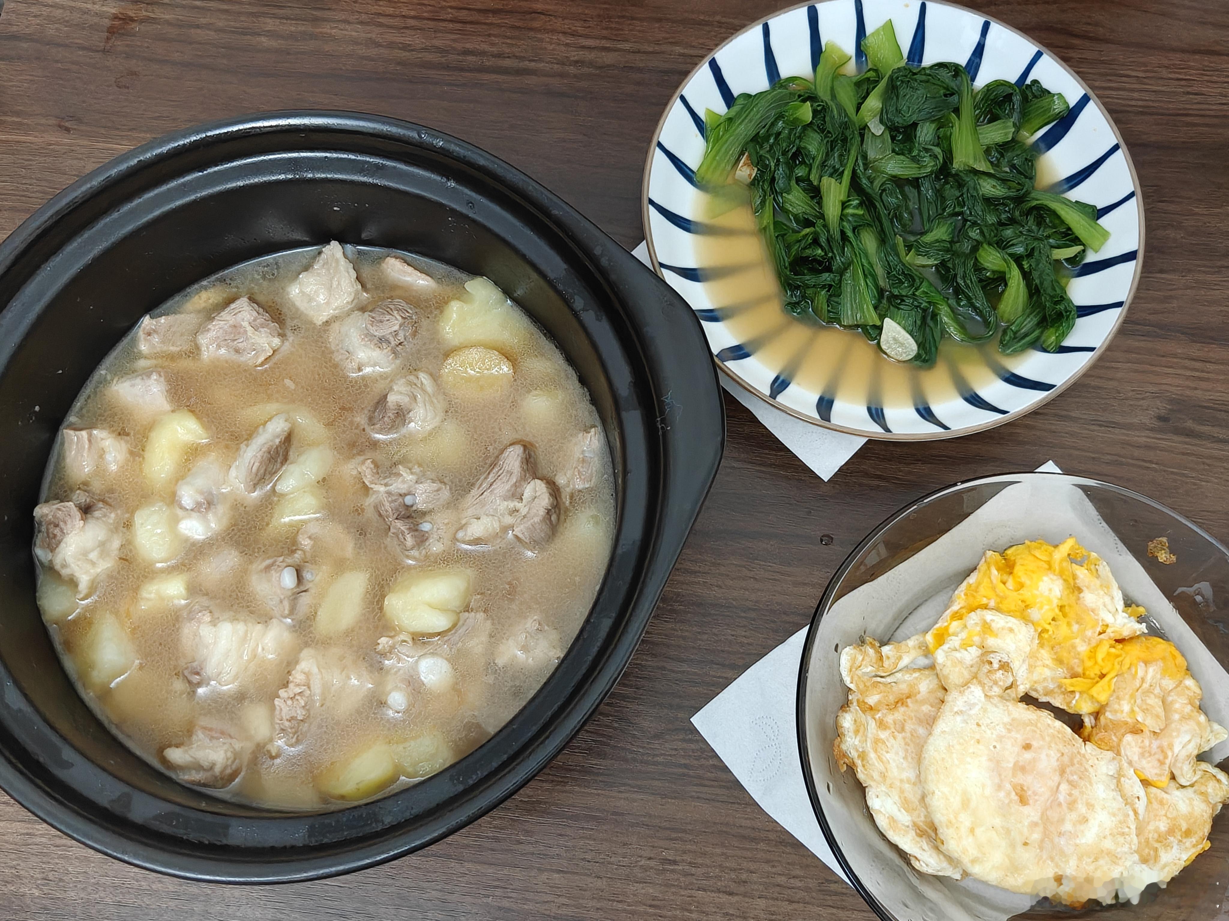 好久没下厨了，不会做饭的数码博主不是一个称职的数码博主，大家觉得我做的三个菜怎么