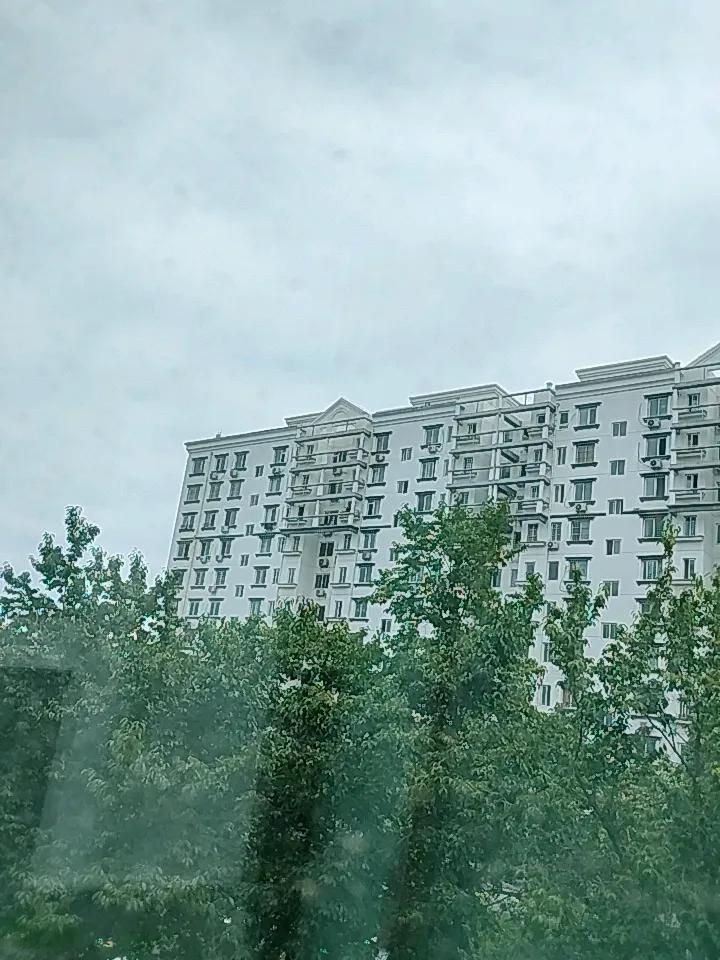 你的城市多少度了面交今天最高气温32度，天不是很晴，但是很热，要有一种桑拿天的感